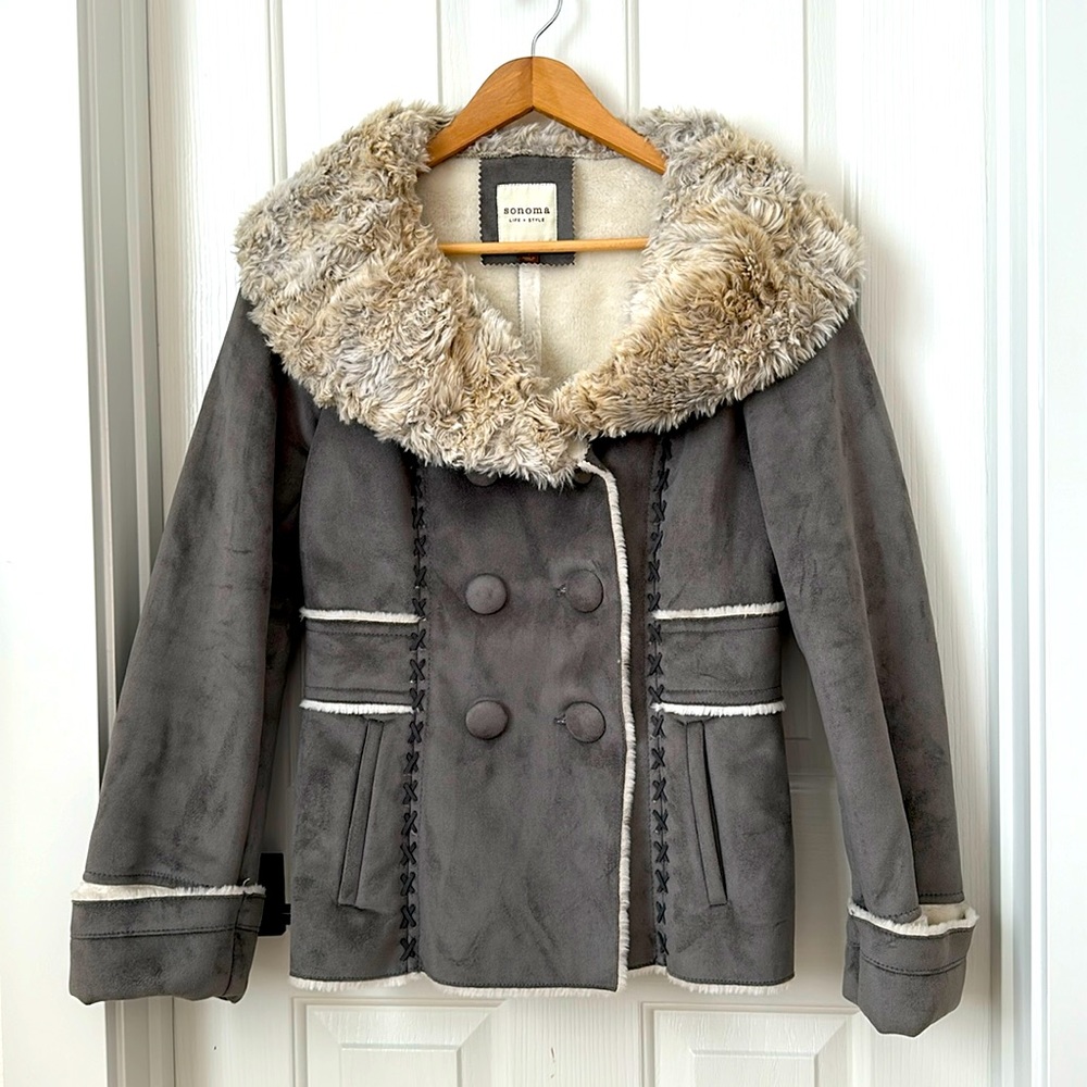 Beautiful Faux Fur Grey Velvet Tuffed Button Jacket!